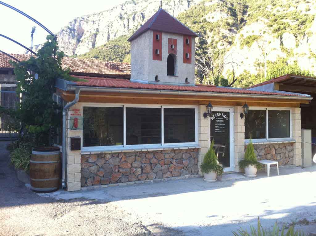 reception camping roquette sur var